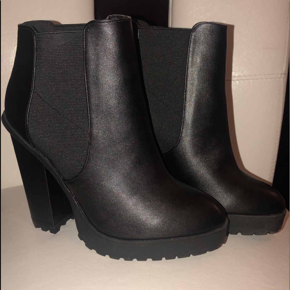 Go To Ankle Boot - Picture 2 of 7